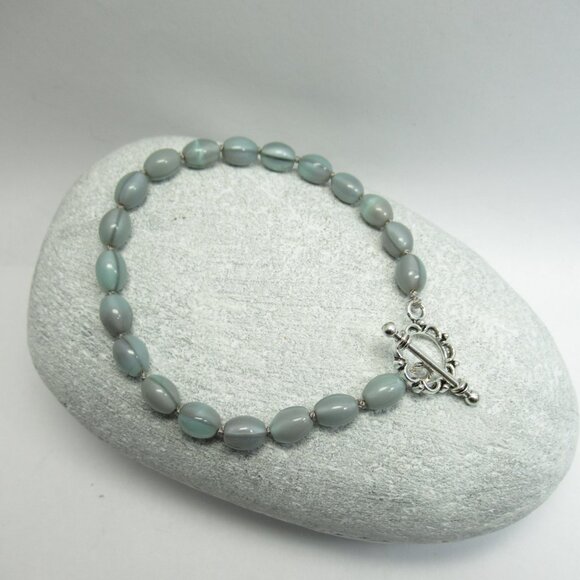 Vintage Uranium Glass bead bracelet - Picture 4 of 12